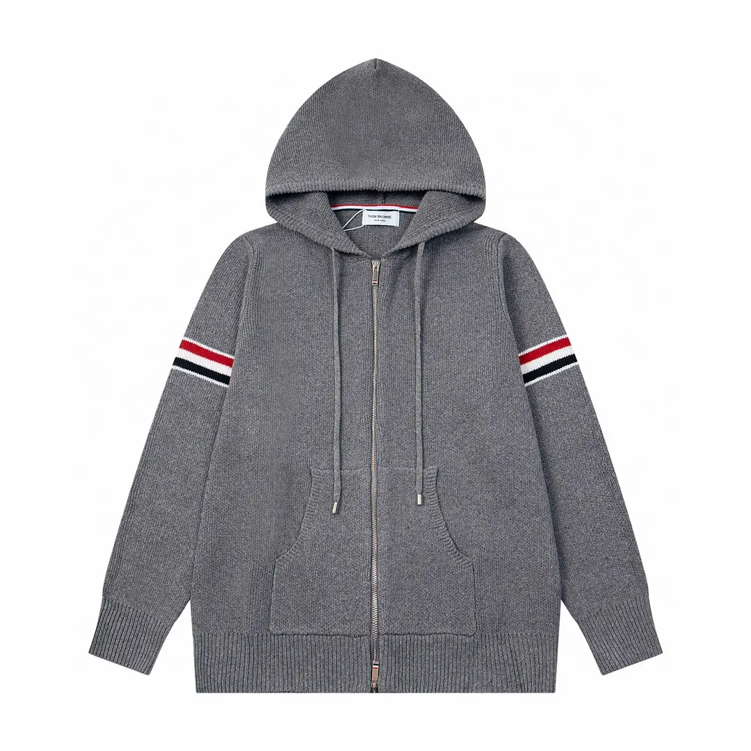 Thom Browne TB Classic 1️⃣ TBClassic 4 , %20 2️⃣ ZP Classic ， ， ！ 3️⃣ ， 、 Same Style、 ：Black、Gray、Navy Blue Size：S、M、L、XL(1、2、3、4）